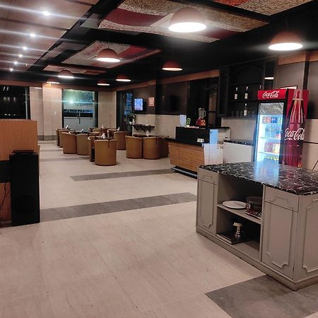 ホテル ポロマックス Allāhābād Junction エクステリア 写真