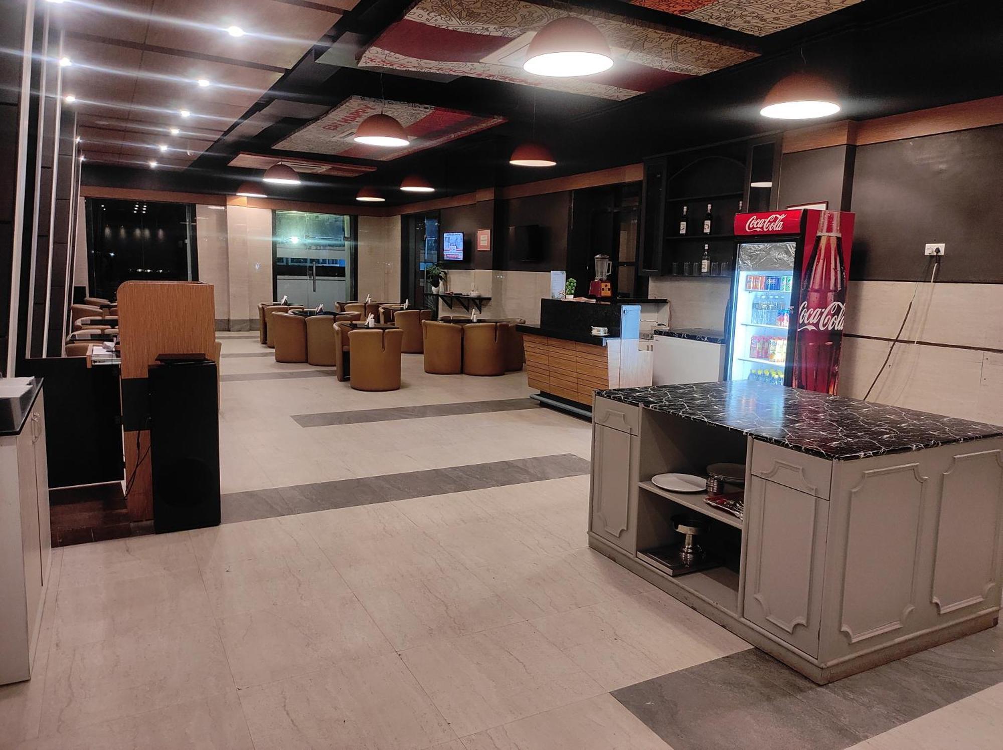 ホテル ポロマックス Allāhābād Junction エクステリア 写真